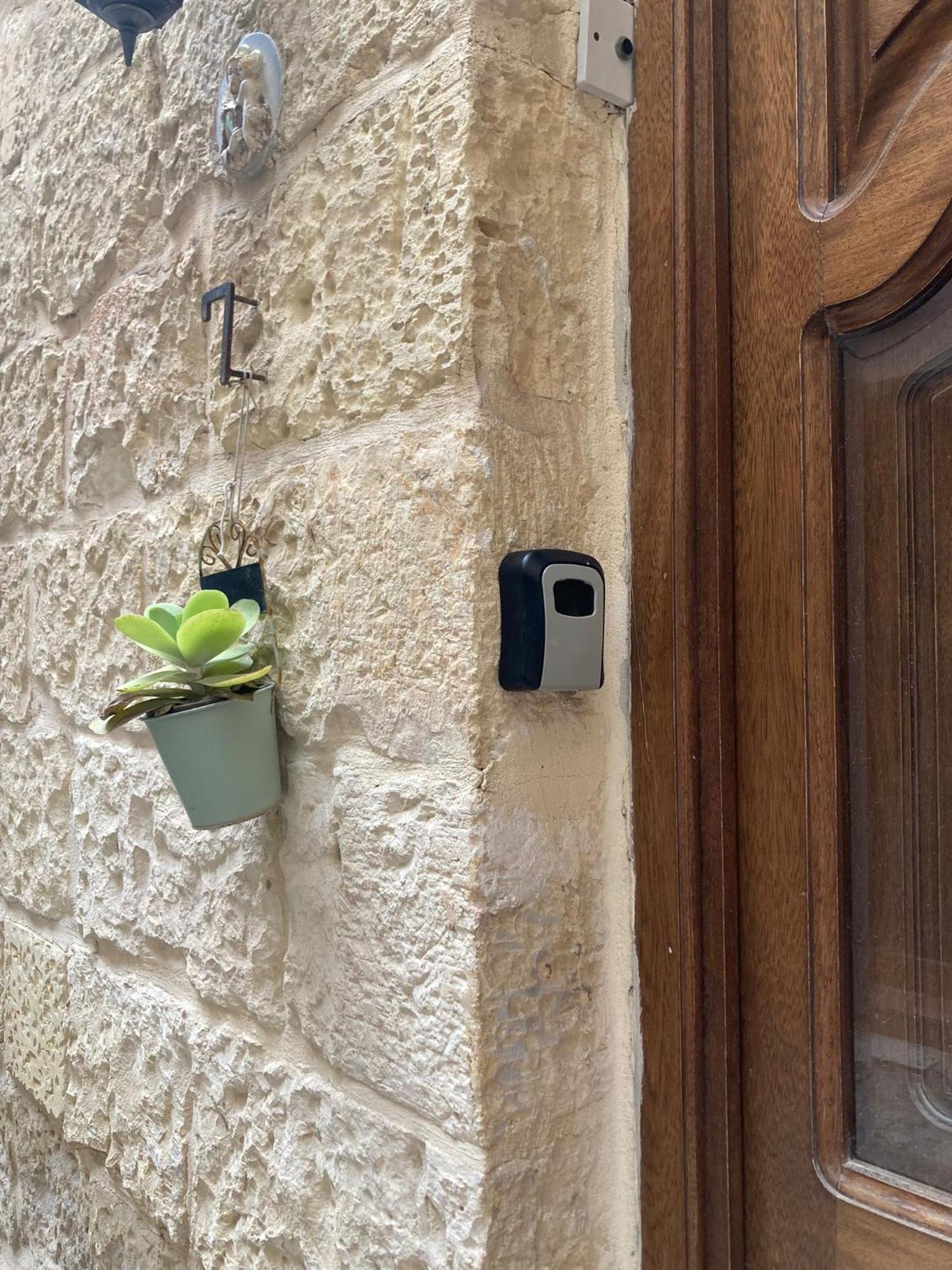 Ferienwohnung Charming Central Townhouse In Sliema Steps From Promenade And Sliema Ferry Exterior foto