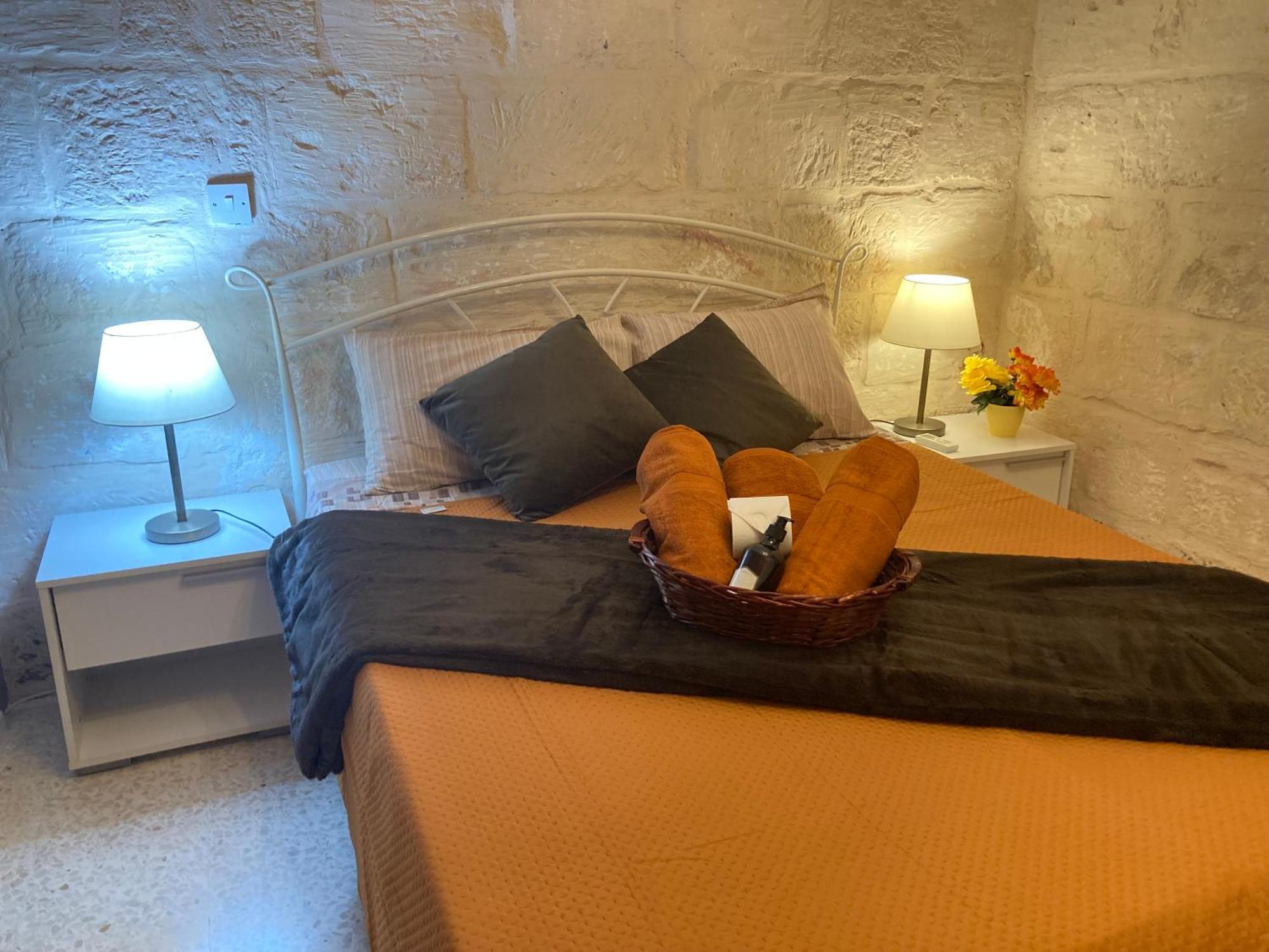 Ferienwohnung Charming Central Townhouse In Sliema Steps From Promenade And Sliema Ferry Exterior foto